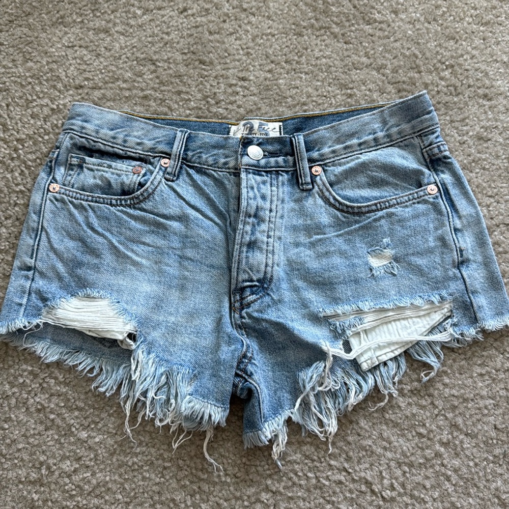 Free People We The Free Jean Shorts size 25 blue denim distressed